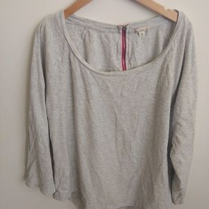 Grey shirt with bright detailing